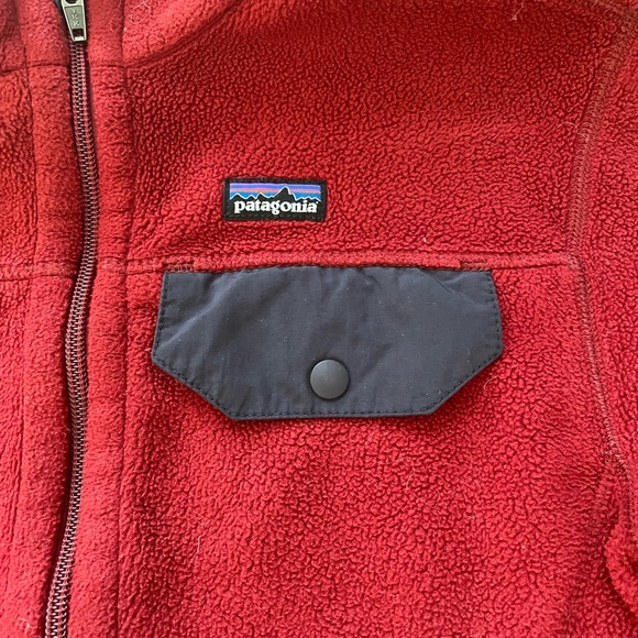 Patagonia Sweater Fleece Jacket - burgundy - great condition. Size 10 (youth) - Picture 2 of 5
